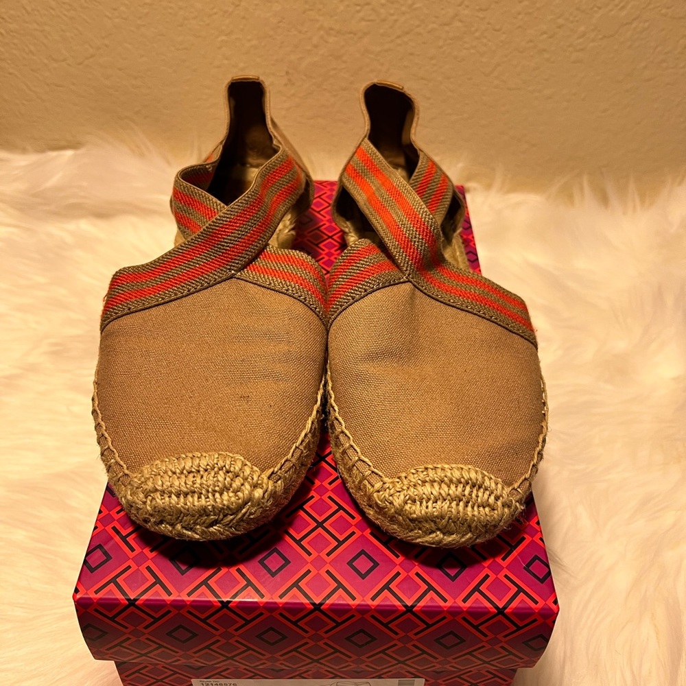 Tory Burch size 10 tan espadrilles